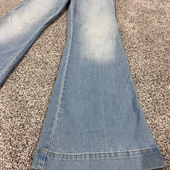 Gap Denim Women’s Light Wash Faded Flare Zip Fly Jeans Size 6 28 R - Picture 2 of 8